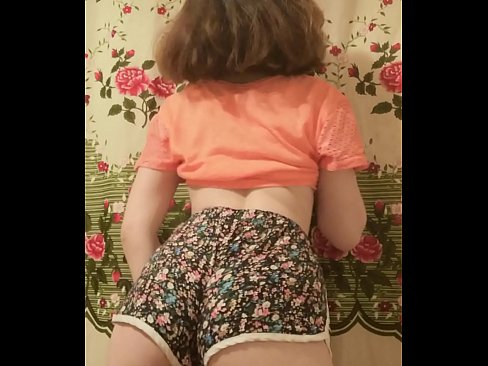 ❤️ Sexet ung babe laver en striptease ved at filme sine shorts på kamera ️ Super porno at da.pornosexphoto.ru